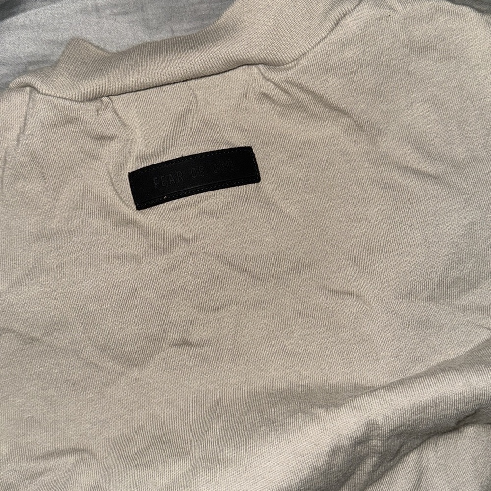 Essentials tee - Picture 3 of 3